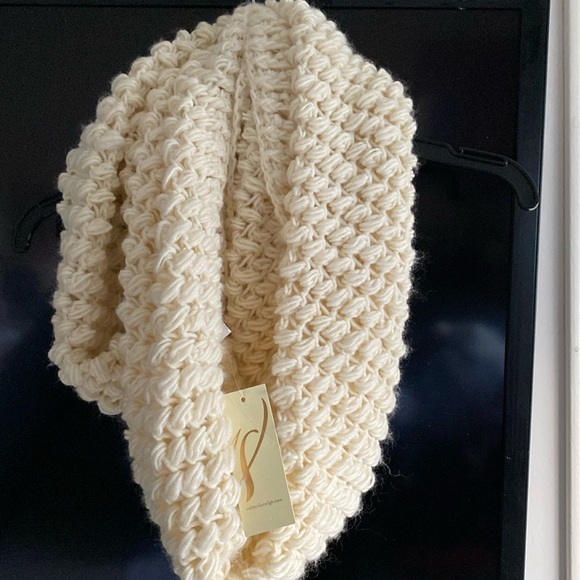 Collectioneighteen Infinity Scarf - Picture 1 of 3